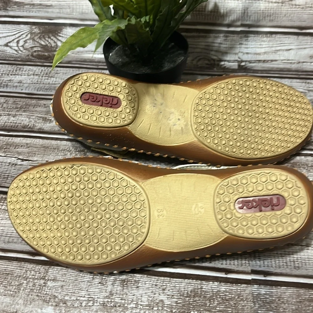 Rieker Silver Leather Closed in Sandal Shoe Women’s Size 39/8
